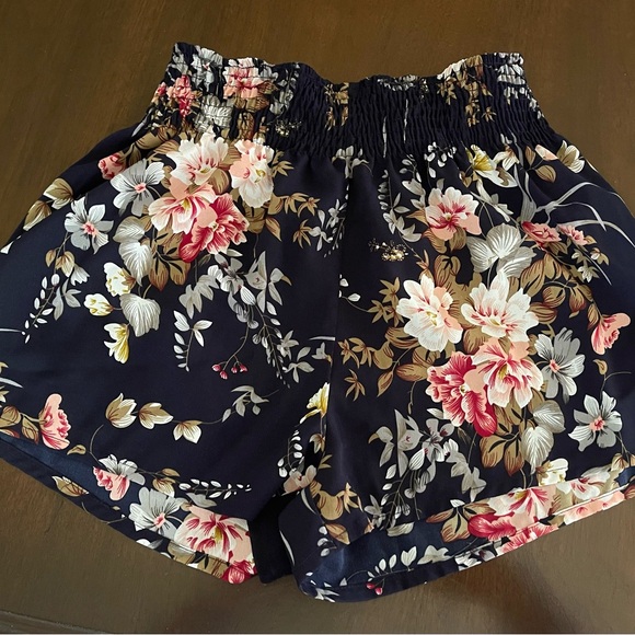 Navy floral shorts - Picture 1 of 3
